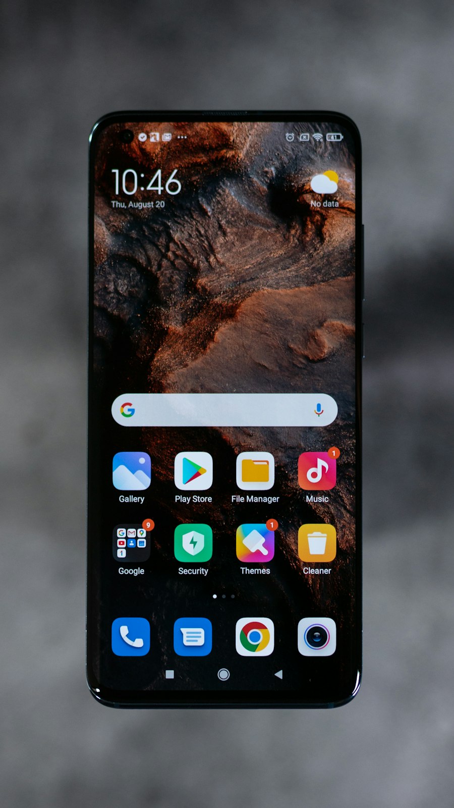 Celular con pantalla encendida